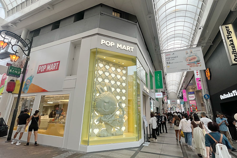 「ラブブ」が大阪・難波に出現、日本最大のポップマート開業