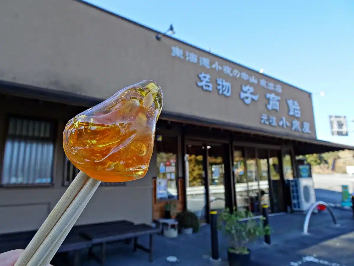 小夜の中山の名物「子育飴」