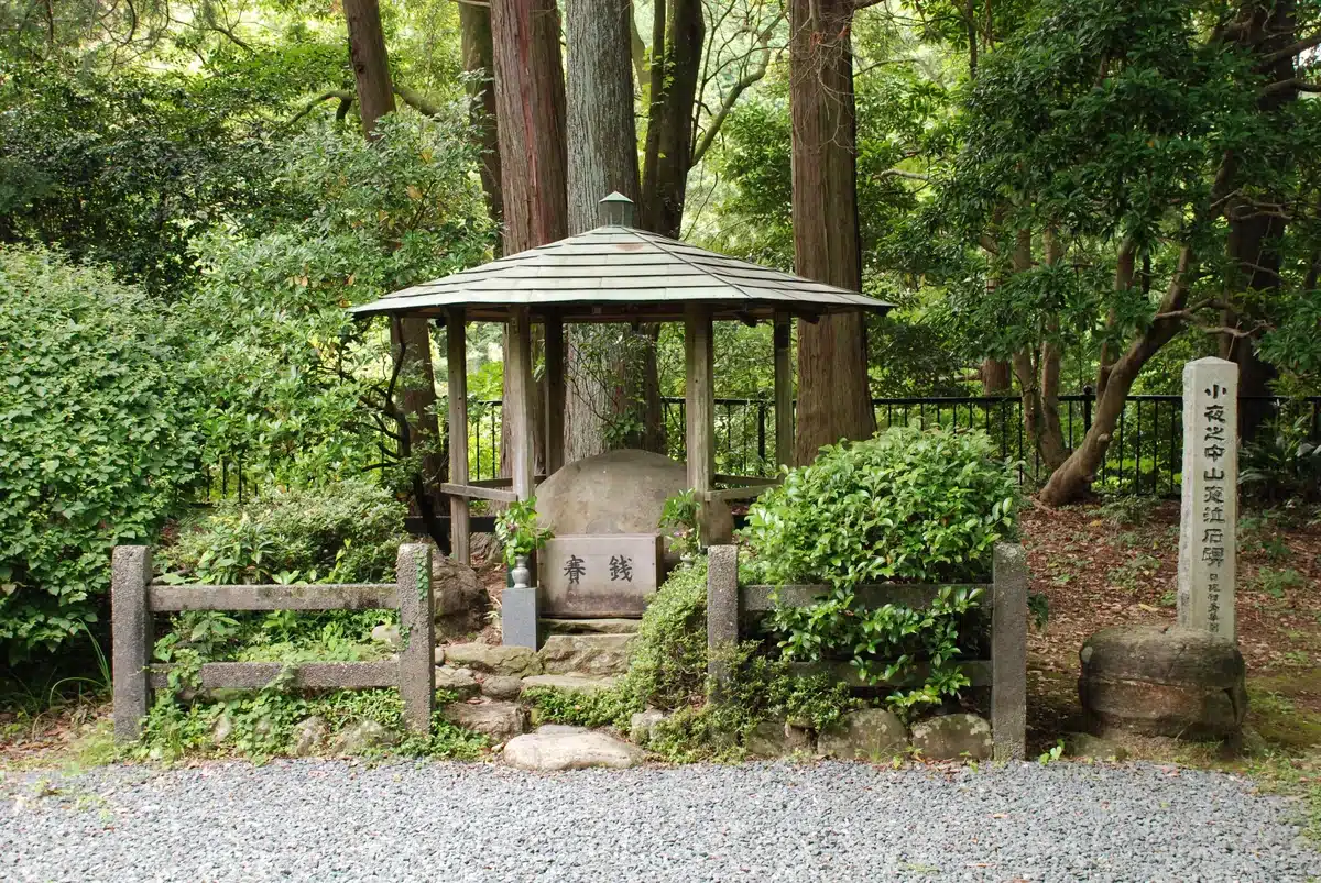 静岡県掛川市・小泉屋裏に現存する夜泣き石